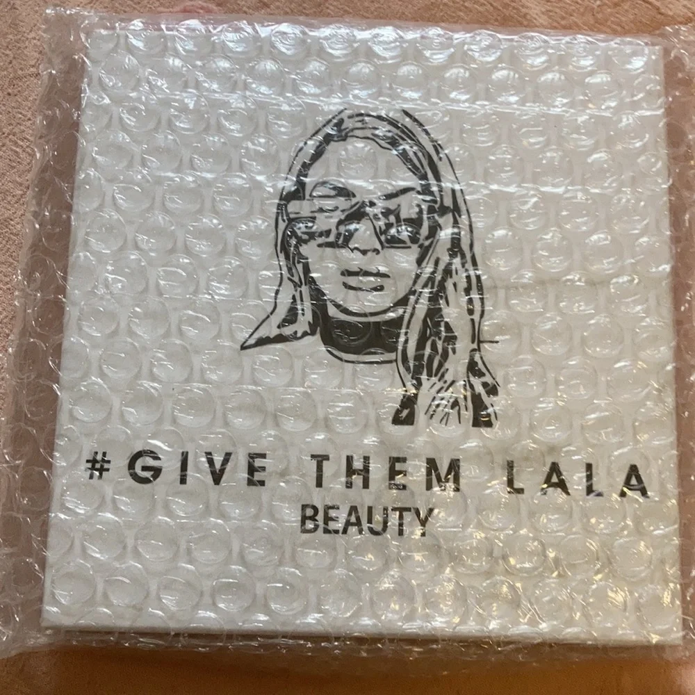 Give Them LaLa Beauty | The Grown Woman Palette